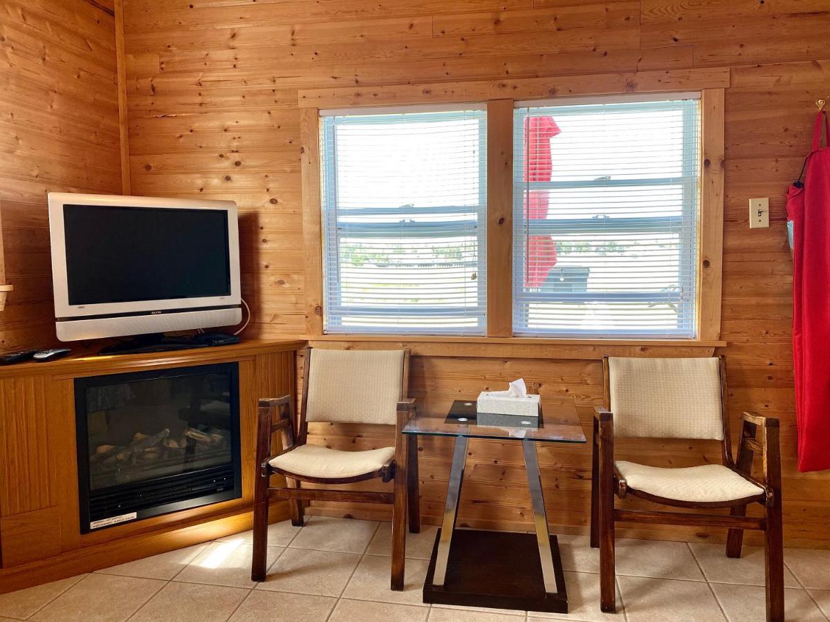 The Waterfront Motel Grand Barachois Экстерьер фото