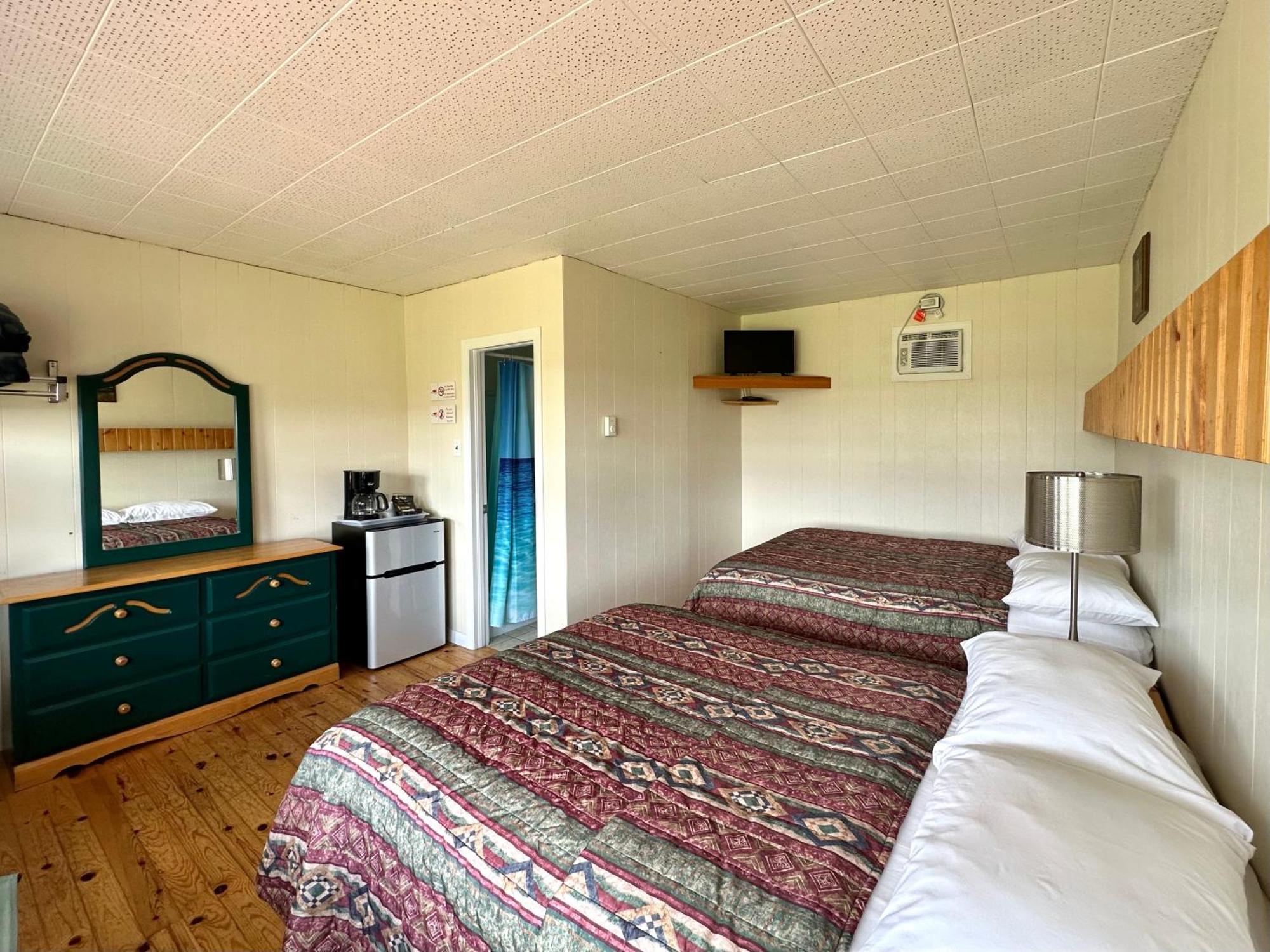 The Waterfront Motel Grand Barachois Экстерьер фото